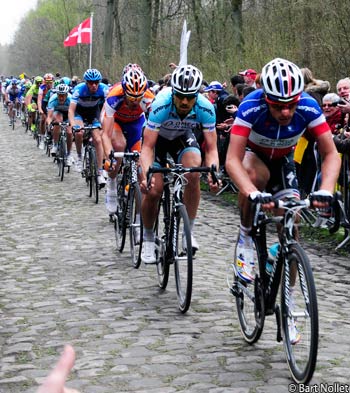 Booned led by Chavanel in Arenberg